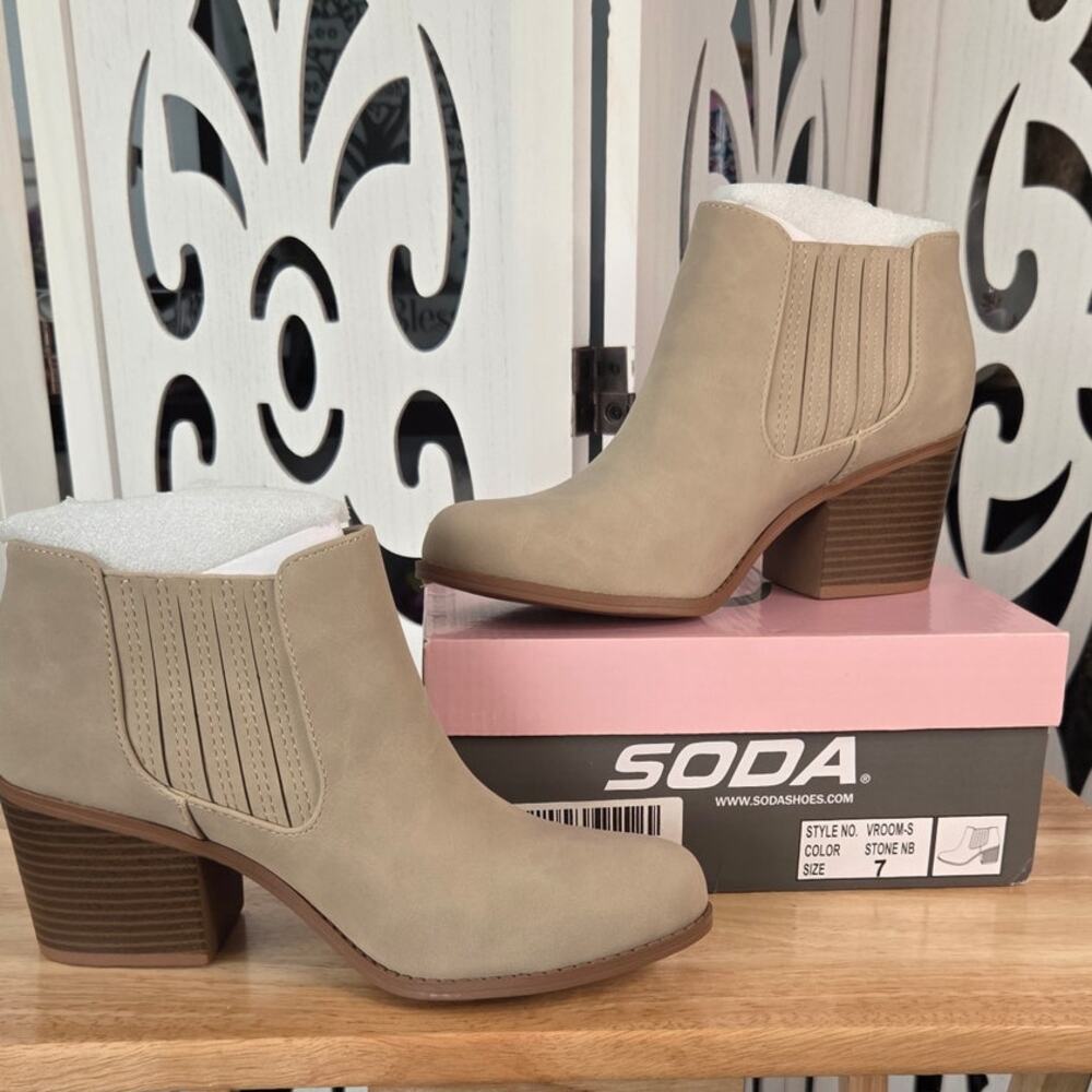 SODA Vroom-S Stone Beige Ankle Booties Womens Size 7 Block Heel Chelsea NIB
